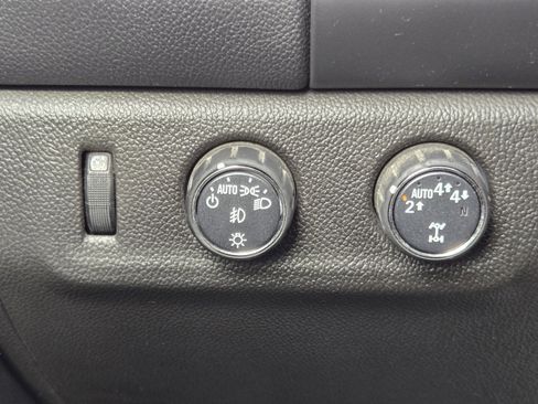 Used 2022 Chevrolet Colorado LT w/ LT Convenience Package AWD/4WD image 19