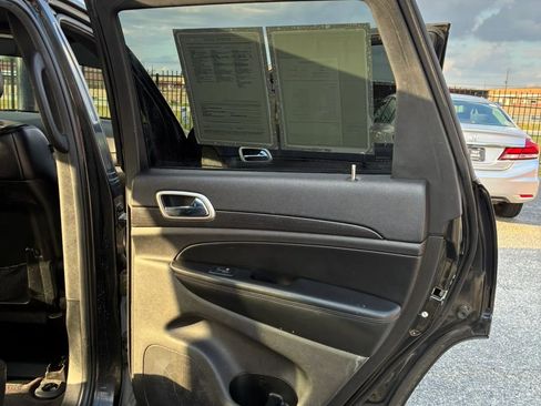 Used 2018 Jeep Grand Cherokee Altitude image 35