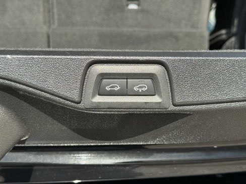 Used 2022 BMW X7 M50i image 45