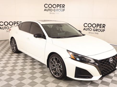 Used 2023 Nissan Altima 2.0 SR FWD image 1