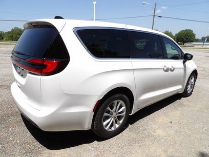 New 2027 Chrysler Pacifica Select