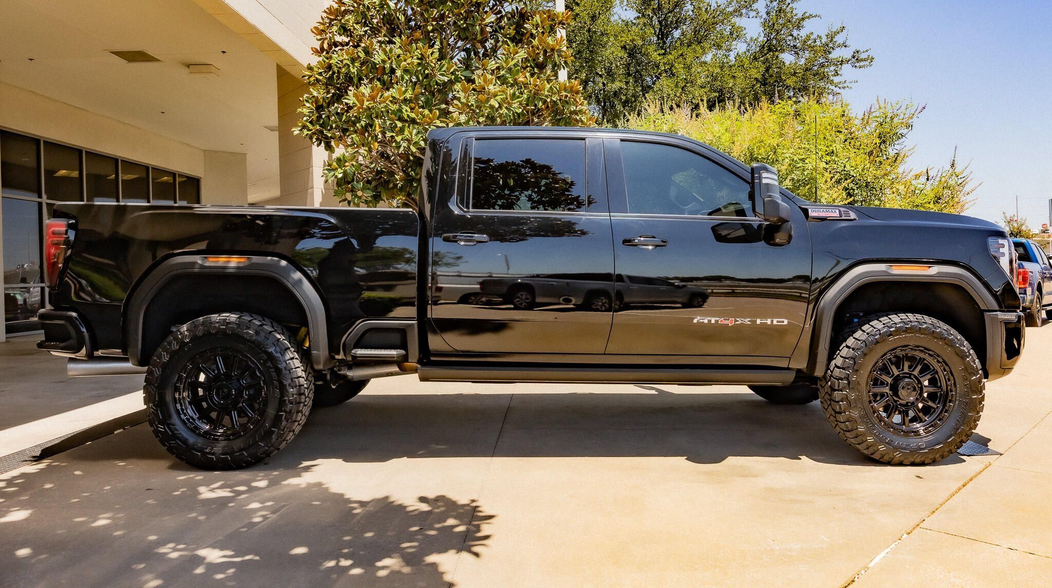 Used 2024 GMC Sierra 2500 AT4X AWD/4WD image 11