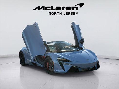 Used 2025 McLaren Artura Spider image 25