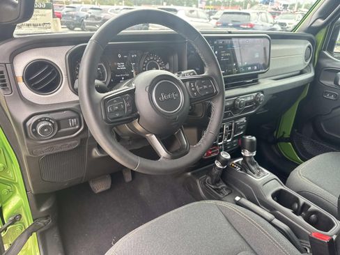 Used 2025 Jeep Wrangler Unlimited Sport AWD/4WD image 16