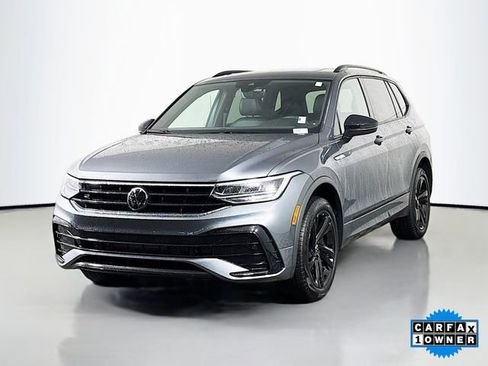 Certified 2024 Volkswagen Tiguan SE R-Line image 3