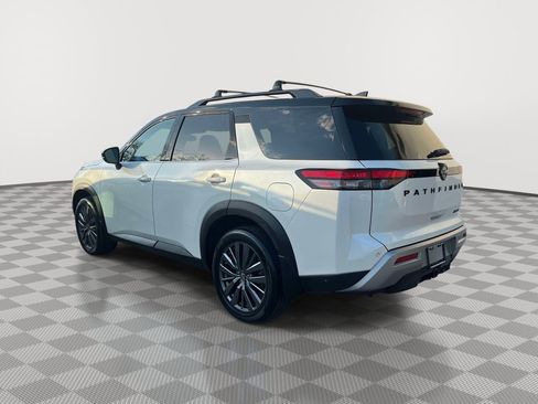 Used 2024 Nissan Pathfinder SL w/ SL Premium Package image 4