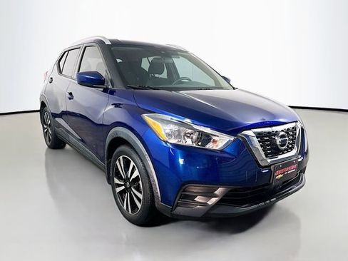 Used 2020 Nissan Kicks SV image 2