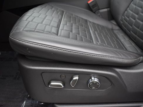 Certified 2025 Cadillac Escalade Sport Platinum image 11