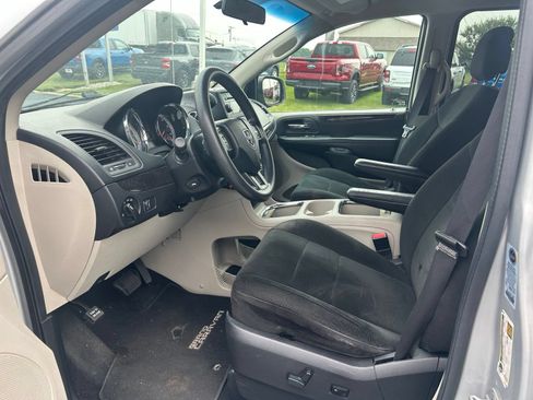 Used 2012 Dodge Grand Caravan SXT FWD image 22