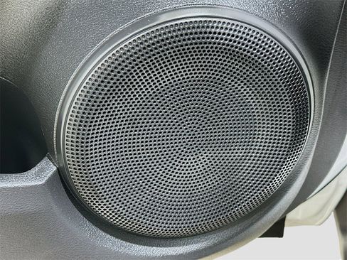 Used 2024 Nissan Kicks SV image 18