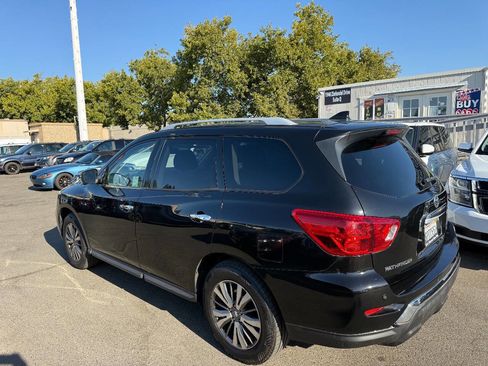 Used 2019 Nissan Pathfinder SL image 7