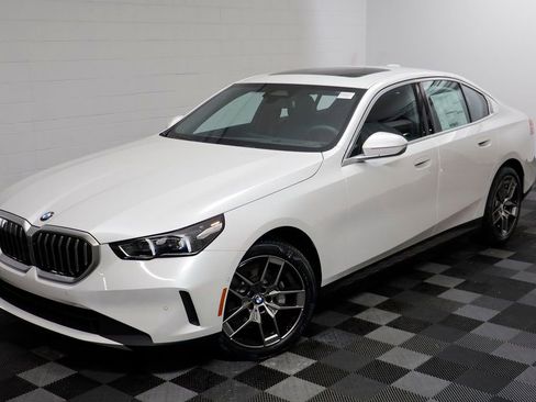 New 2026 BMW 530i xDrive w/ Premium Package AWD/4WD image 2