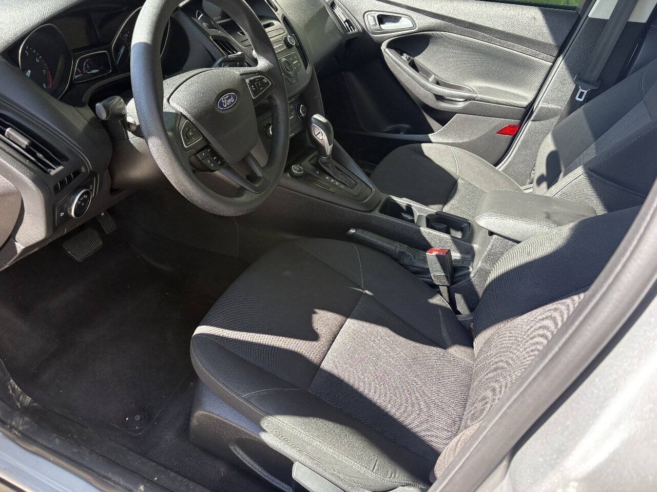 Used 2015 Ford Focus SE FWD image 23
