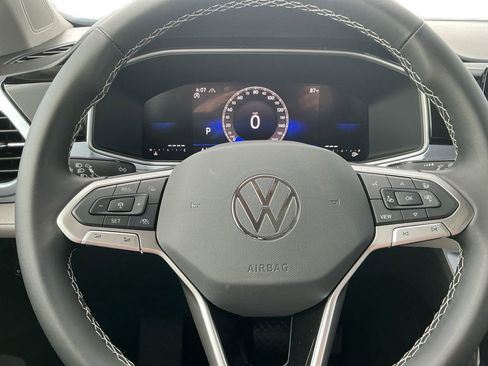 New 2025 Volkswagen Taos SE image 20