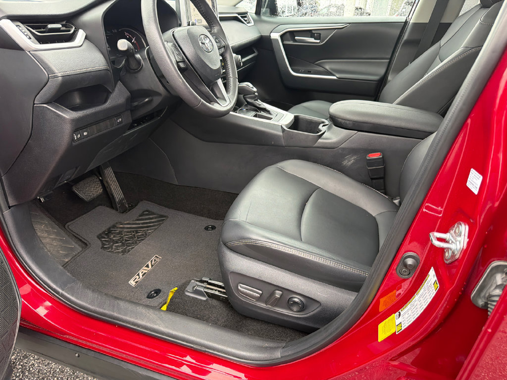 Used 2025 Toyota RAV4 XLE Premium FWD image 9