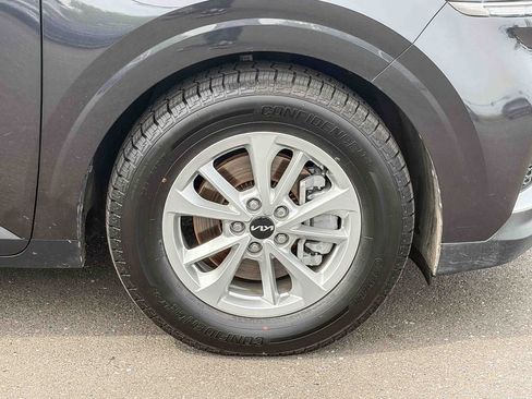 Used 2024 Kia Carnival LX image 12