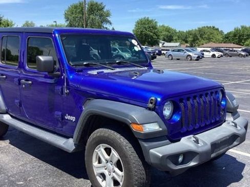Used 2018 Jeep Wrangler Unlimited Sport AWD/4WD image 3