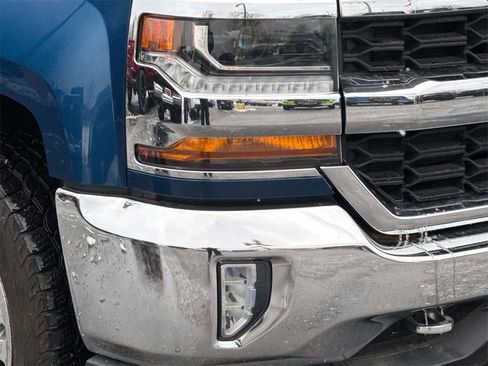 Used 2018 Chevrolet Silverado 1500 LT w/ LT Convenience Package image 6