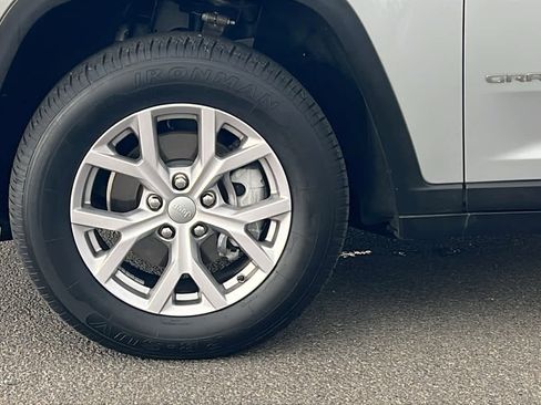 Certified 2022 Jeep Grand Cherokee Limited image 9