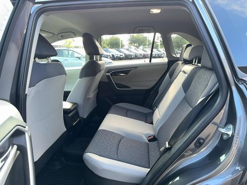 Used 2022 Toyota RAV4 XLE image 17