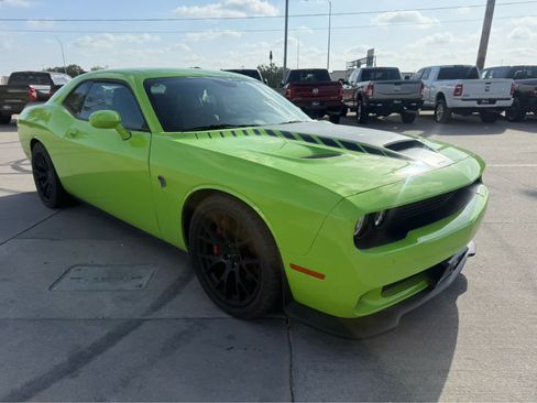 Used 2015 Dodge Challenger SRT Hellcat RWD image 5