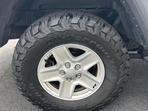 Used 2020 Jeep Gladiator Sport w/ Quick Order Package 24S AWD/4WD image 23