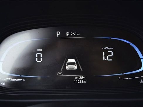 Used 2024 Hyundai Venue SEL image 11