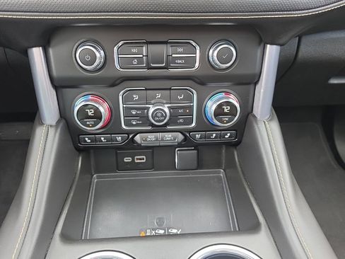 Used 2024 GMC Yukon SLT w/ SLT Luxury Package AWD/4WD image 17