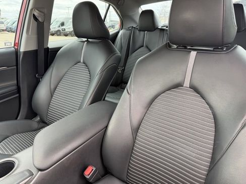 Used 2021 Toyota Camry SE w/ Carpet Mat Package (TMS) image 10