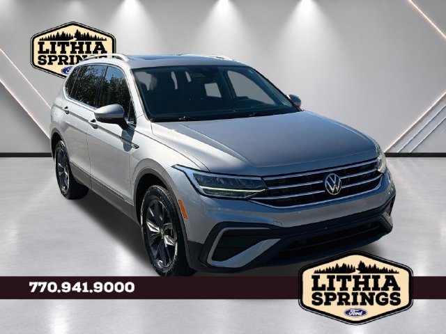 Used 2023 Volkswagen Tiguan SE w/ Panoramic Sunroof Package FWD image 1