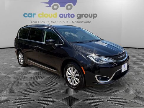 Used 2018 Chrysler Pacifica Touring-L FWD image 7