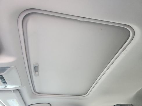 Used 2021 Toyota RAV4 XLE Premium image 29