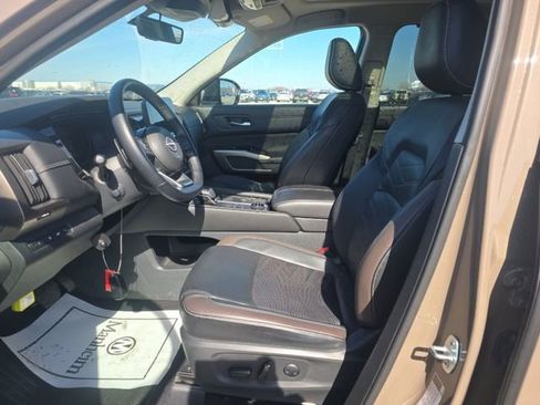 Used 2023 Nissan Pathfinder Platinum w/ Lighting Package (N92) image 6