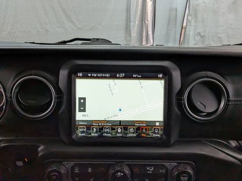 Used 2018 Jeep Wrangler Unlimited Sahara image 29