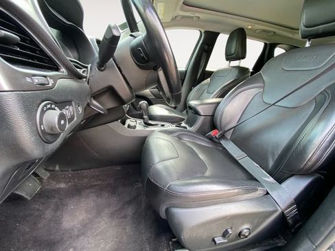 Used 2019 Jeep Cherokee Limited AWD/4WD image 9