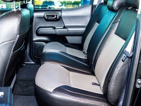 Used 2018 Toyota Tacoma SR image 25