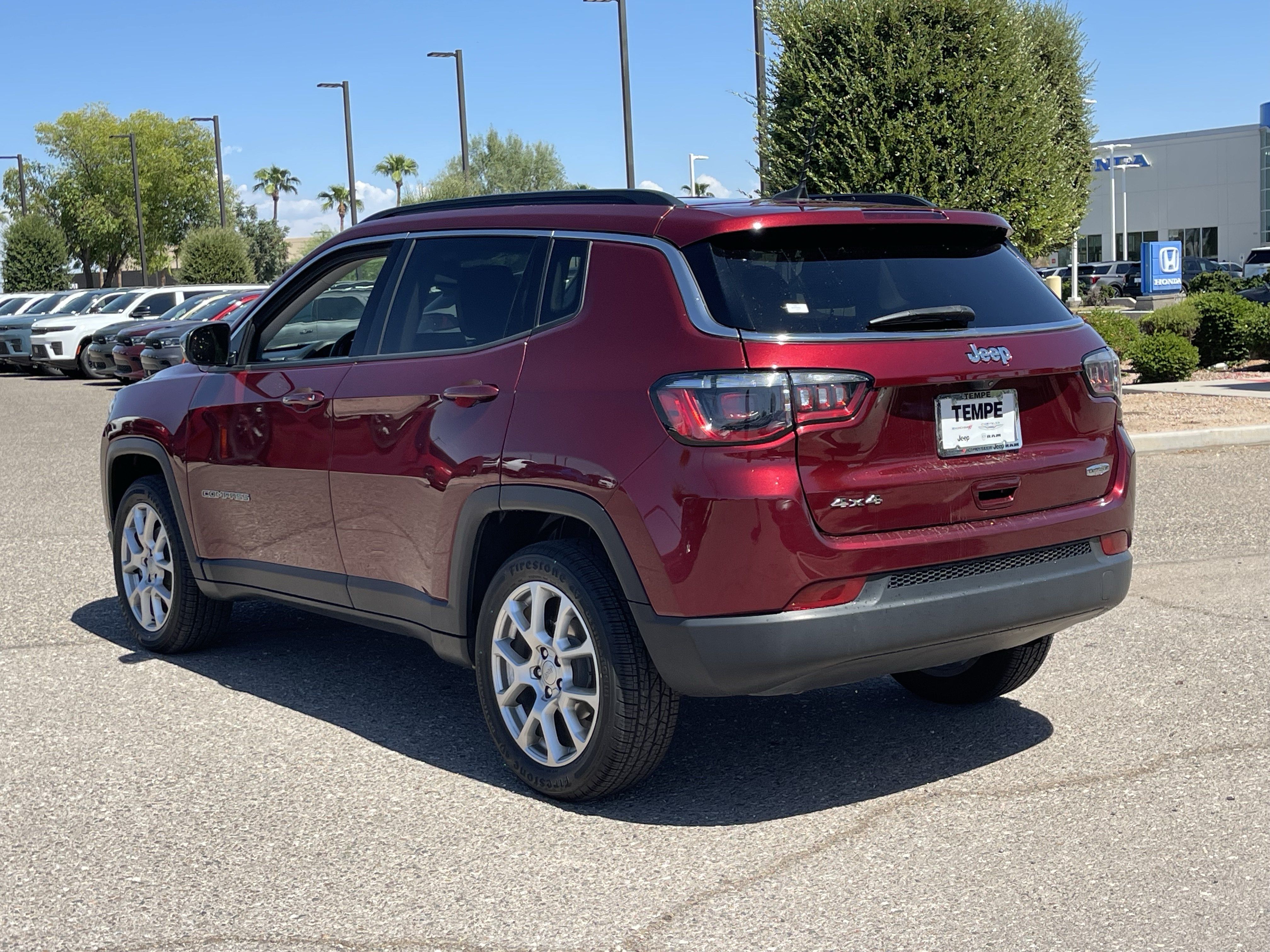 Used 2022 Jeep Compass Latitude AWD/4WD image 4