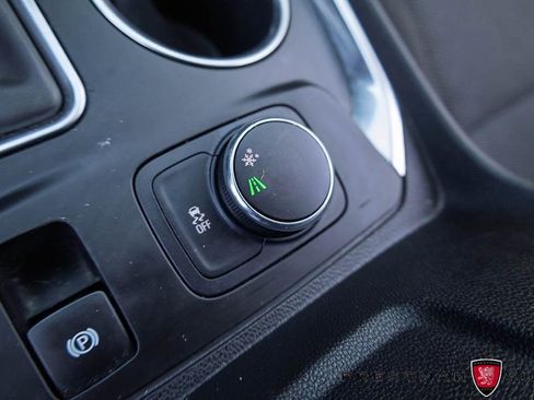 Used 2020 Chevrolet Traverse LT FWD image 31