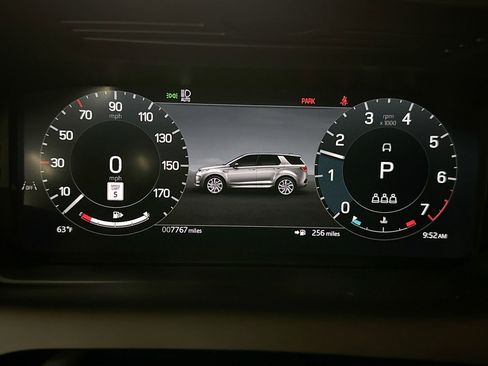 Certified 2025 Land Rover Discovery Sport Dynamic SE image 9