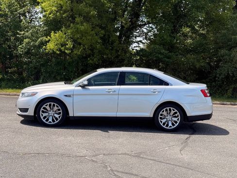 Used 2014 Ford Taurus Limited w/ Equipment Group 301A AWD/4WD image 5