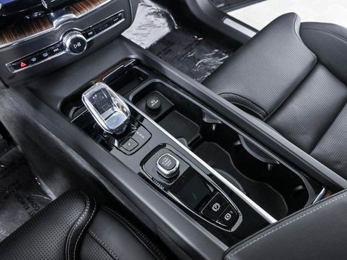 Certified 2023 Volvo XC60 B5 Ultimate w/ Climate Package FWD image 19