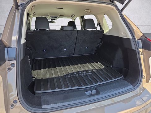 Used 2025 Nissan Rogue SV AWD/4WD image 9