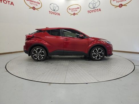 Used 2020 Toyota C-HR XLE image 3