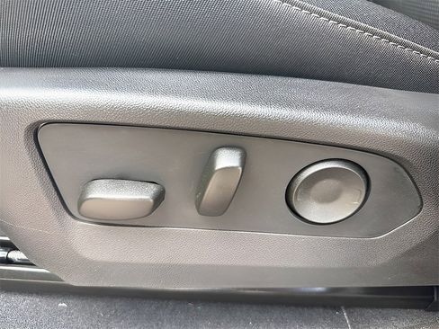 New 2025 GMC Canyon Elevation w/ Convenience Package image 19