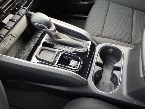 Used 2024 GMC Canyon Elevation w/ Convenience Package image 12