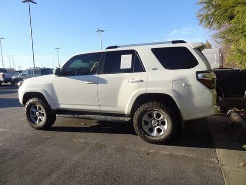 Used 2020 Toyota 4Runner SR5 Premium image 4