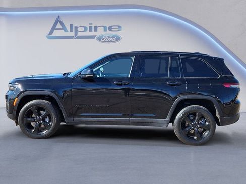 Used 2023 Jeep Grand Cherokee Altitude image 2