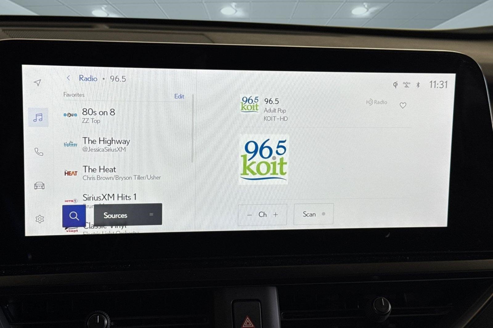 Certified 2025 Lexus UX 300h AWD w/ Accessory Package (Z2) image 21
