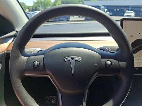 Used 2024 Tesla Model Y Long Range RWD image 19