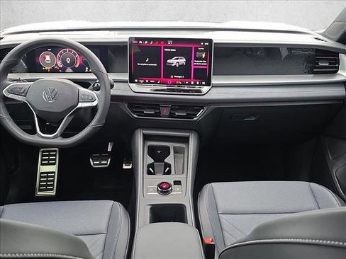 New 2026 Volkswagen Tiguan SE R-Line image 17